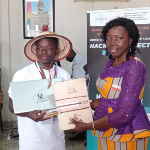 3e édition de la compétition nationale de piratage éthique, « Hack to Protect », un étudiant de l’Université Virtuelle du Burkina Faso (UV-BF) a remporté le premier prix