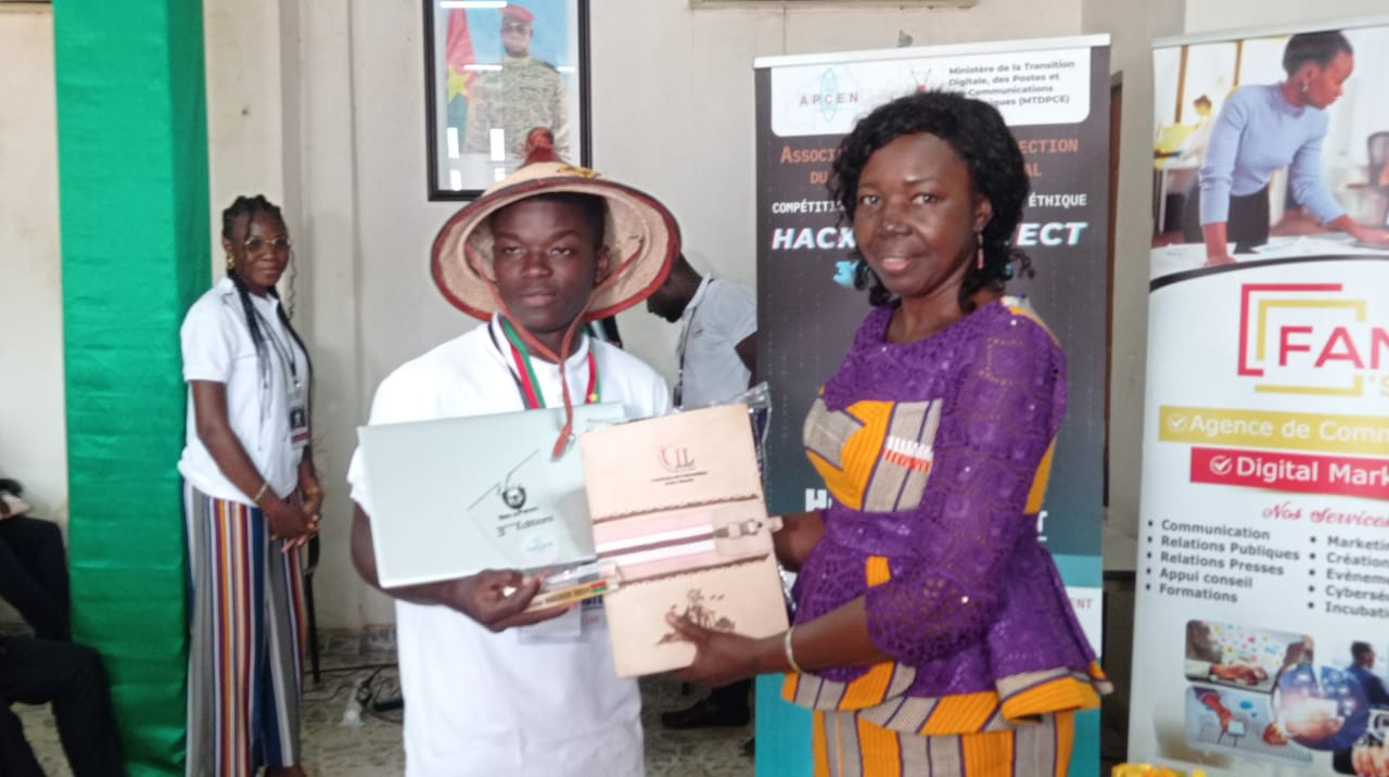 3e édition de la compétition nationale de piratage éthique, « Hack to Protect », un étudiant de l’Université Virtuelle du Burkina Faso (UV-BF) a remporté le premier prix