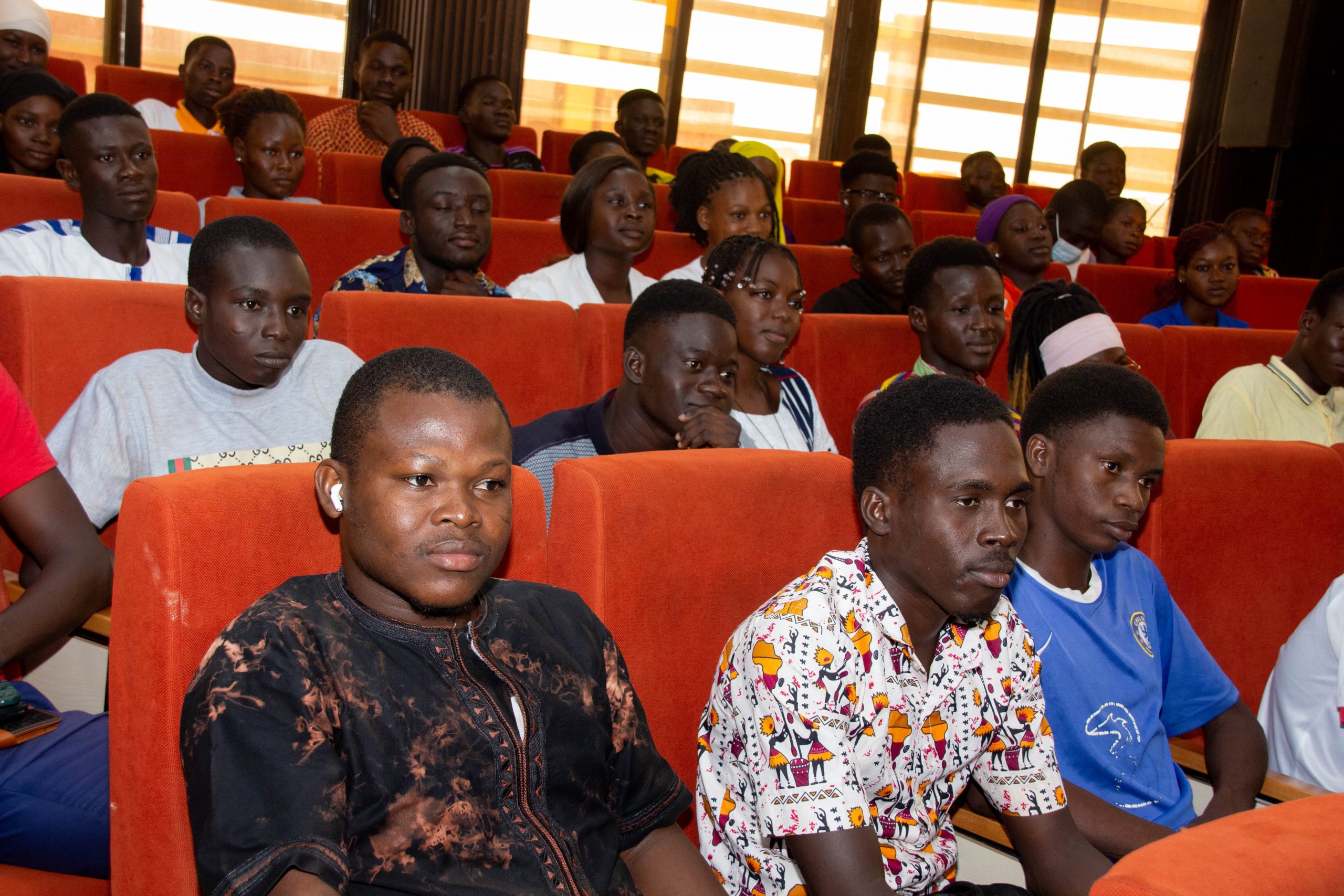 Sessions de prise en main de l’outil informatique et de la plateforme de formation au profit des nouveaux étudiants 2024 de l’UV-BF résidant à Ouagadougou